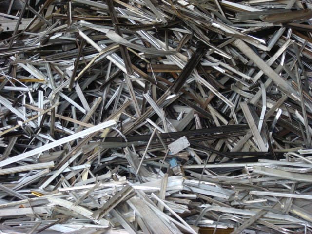 Prepared aluminum profile scrap in a pile